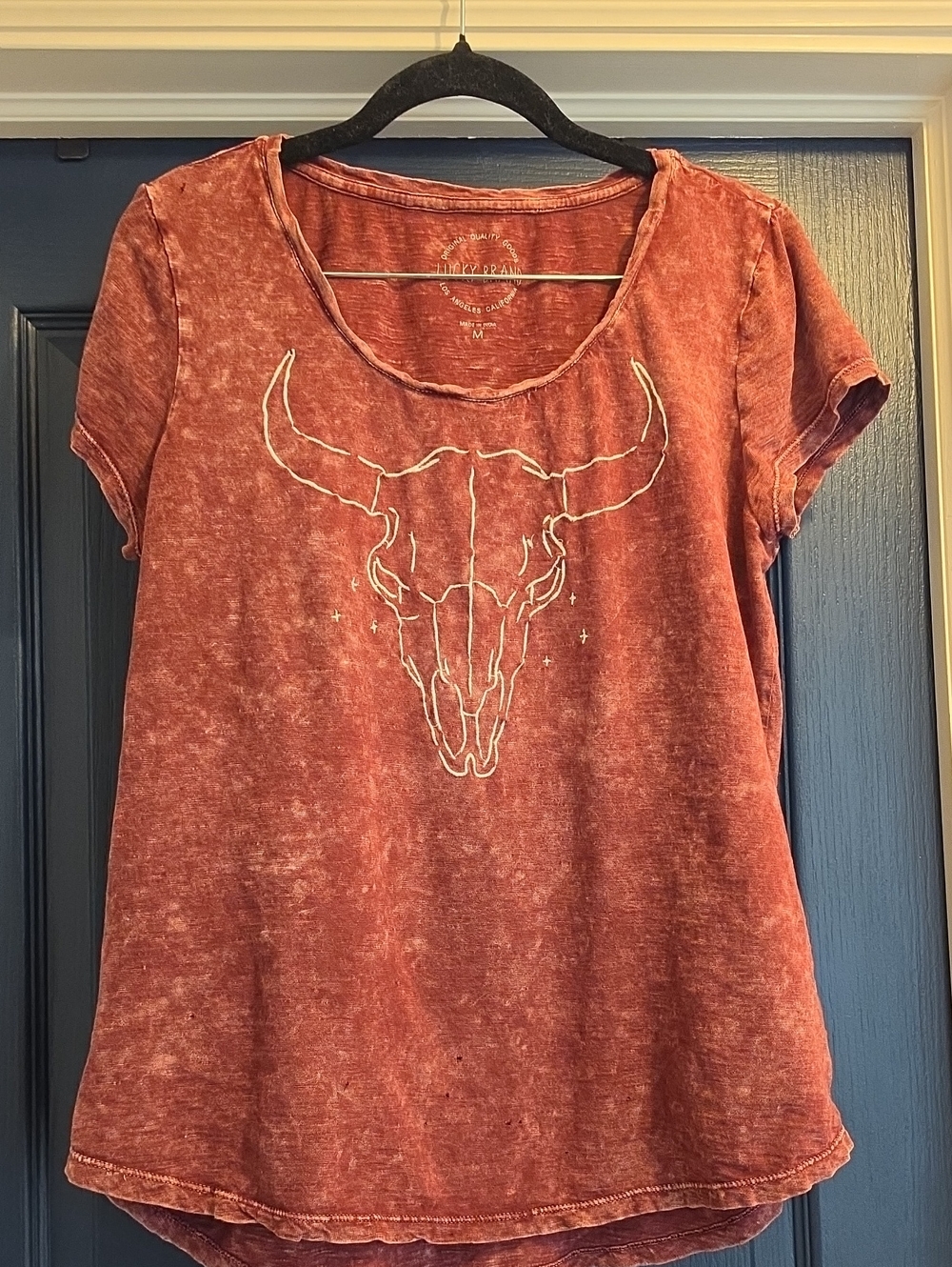 Lucky Brand Maroon Short Sleeve Tee with Bull Skull Outline